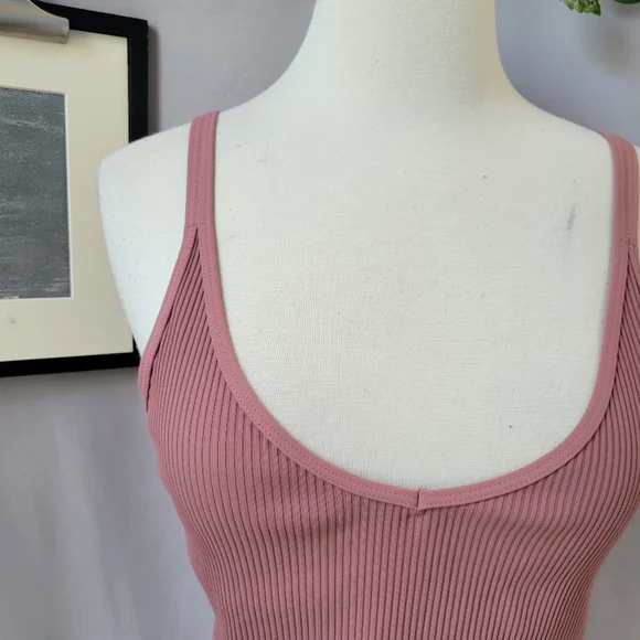 Vuori Women's Rib Crop Tank Top M - Picture 2 of 15